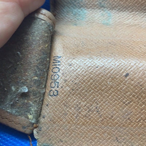 🤎 🤎 🤎 Louis Vuitton Monogram signature design LV Logo 4 key holder 22 - Picture 12 of 15